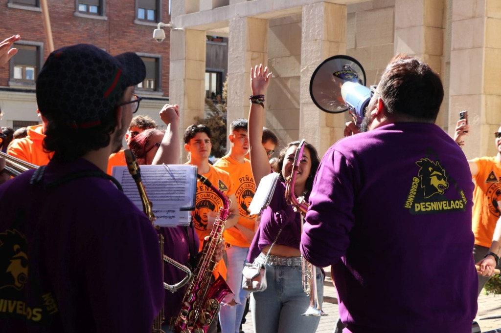 Charanga Desnivelaos animando fiestas en León